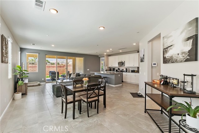 Detail Gallery Image 4 of 28 For 1396 Galaxy Dr, Beaumont,  CA 92223 - 4 Beds | 2 Baths