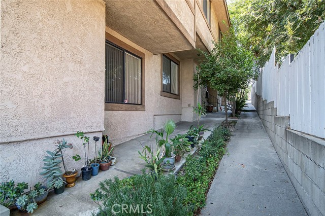 Detail Gallery Image 3 of 24 For 28 S Chapel Ave #E,  Alhambra,  CA 91801 - 3 Beds | 2/1 Baths