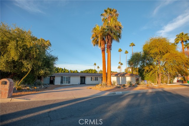 Detail Gallery Image 2 of 51 For 73640 Joshua Tree St, Palm Desert,  CA 92260 - 5 Beds | 3 Baths