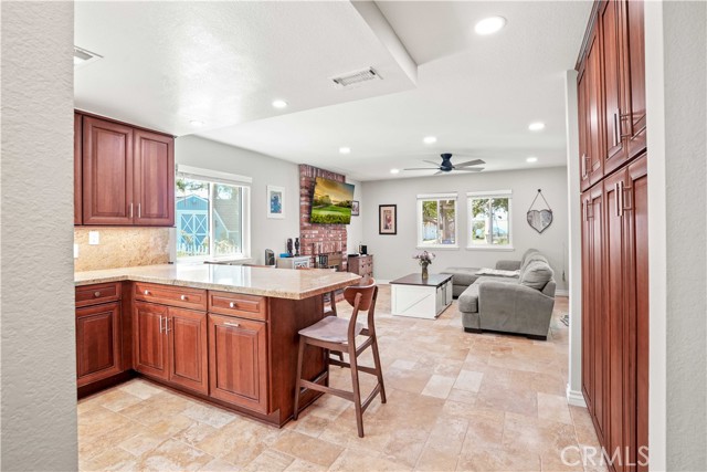 319 Cheerful Court, Simi Valley CA: https://media.crmls.org/medias/3f8aa1ad-4b44-4927-8afc-84c3b4ab5882.jpg