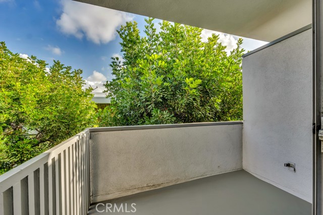 Detail Gallery Image 9 of 27 For 4221 W Sarah St #24,  Burbank,  CA 91505 - 2 Beds | 2/1 Baths