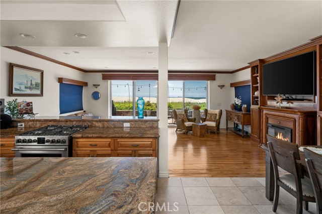 6915 E Seaside, Long Beach CA: https://media.crmls.org/medias/3f8ae4b4-82ce-4603-bddc-a3913aa014bf.jpg