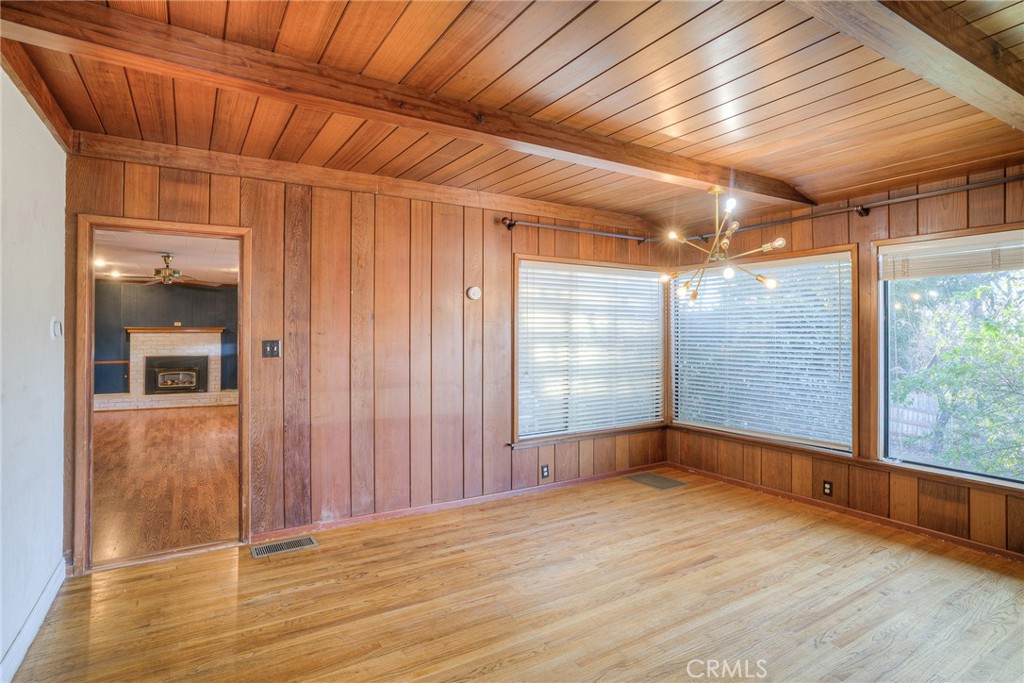 https://media.crmls.org/medias/3f8b06eb-27c2-4768-8976-6d6154b4ec2c.jpg?preset=X-Large