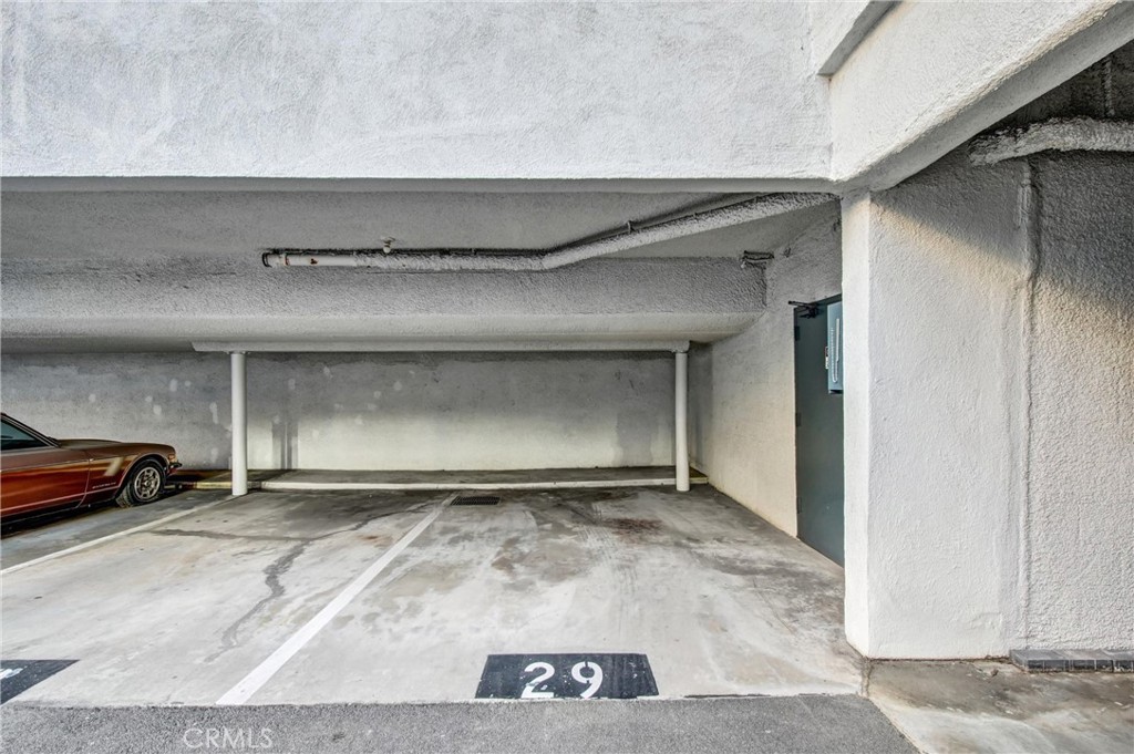 https://media.crmls.org/medias/3f8b092d-785a-4216-b5cd-0d46ee19abd1.jpg?preset=X-Large