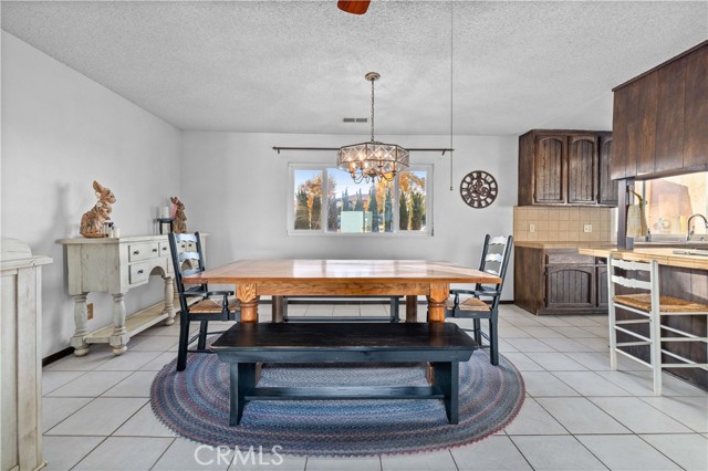 Detail Gallery Image 13 of 34 For 40830 W 43rd Street, Palmdale,  CA 93551 - 4 Beds | 2/1 Baths