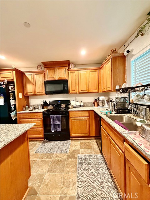 Detail Gallery Image 10 of 39 For 156 Harp Ct, Merced,  CA 95341 - 4 Beds | 3 Baths