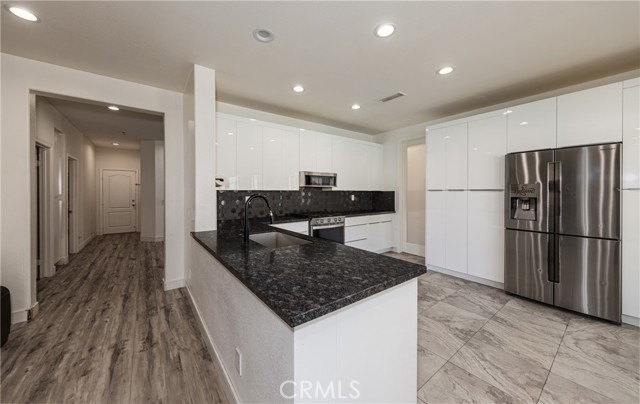 Detail Gallery Image 11 of 38 For 13020 Banning, Victorville,  CA 92392 - 5 Beds | 3/1 Baths