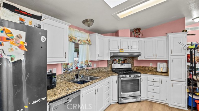 Detail Gallery Image 12 of 26 For 7887 Lampson Ave #15,  Garden Grove,  CA 92841 - 3 Beds | 2 Baths