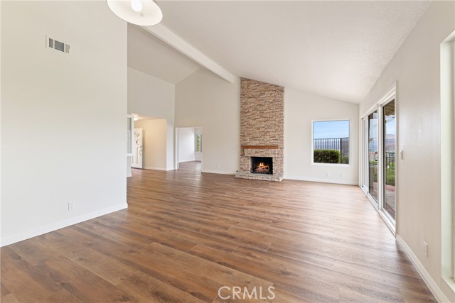 614 S Pathfinder Trail, Anaheim Hills CA: https://media.crmls.org/medias/3f8ed60f-8594-4f3a-bfb3-569550e6f422.jpg