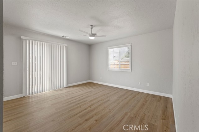 211 E Grangeville Boulevard, Hanford CA: https://media.crmls.org/medias/3f8fd8cc-a103-47e2-b937-04b1e0da1788.jpg