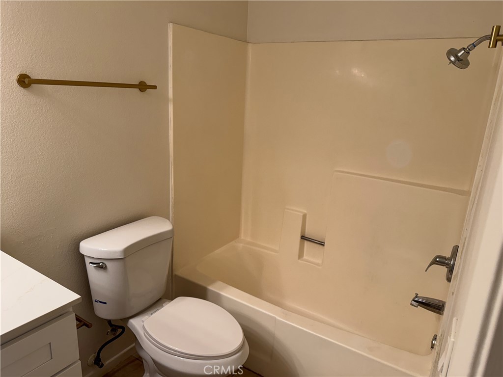 https://media.crmls.org/medias/3f902b1b-d039-4940-9978-aee0d2825e3e.jpg?preset=X-Large