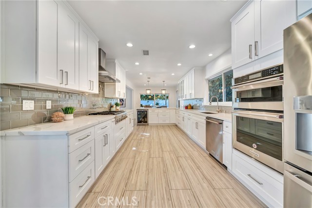 Detail Gallery Image 6 of 48 For 6136 Kentland, Woodland Hills,  CA 91367 - 4 Beds | 3 Baths