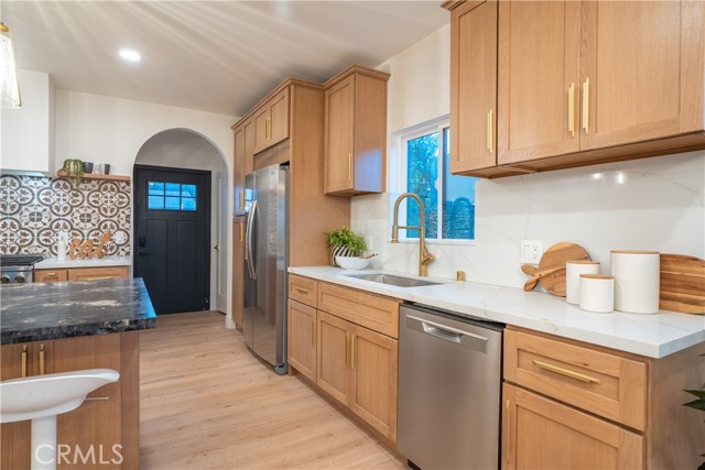 Detail Gallery Image 9 of 38 For 6325 Long St, Los Angeles,  CA 90043 - 3 Beds | 2 Baths