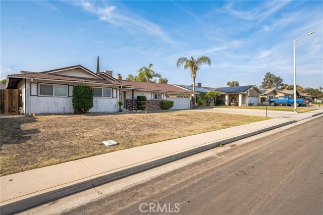 Detail Gallery Image 3 of 30 For 4225 Glencannon St, Bakersfield,  CA 93308 - 3 Beds | 2 Baths