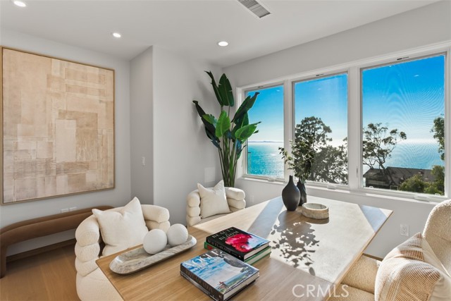 31 N Vista De Catalina, Laguna Beach CA: https://media.crmls.org/medias/3f914f95-fef9-43be-a5a6-a83d1af8d4e2.jpg