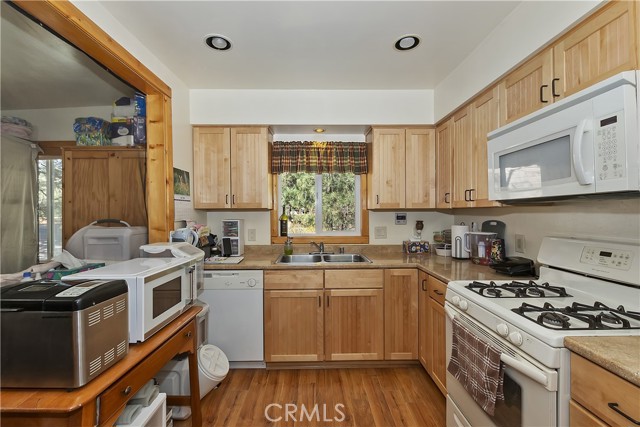 Detail Gallery Image 5 of 33 For 33451 Wild Rose Dr, Green Valley Lake,  CA 92341 - 2 Beds | 2 Baths