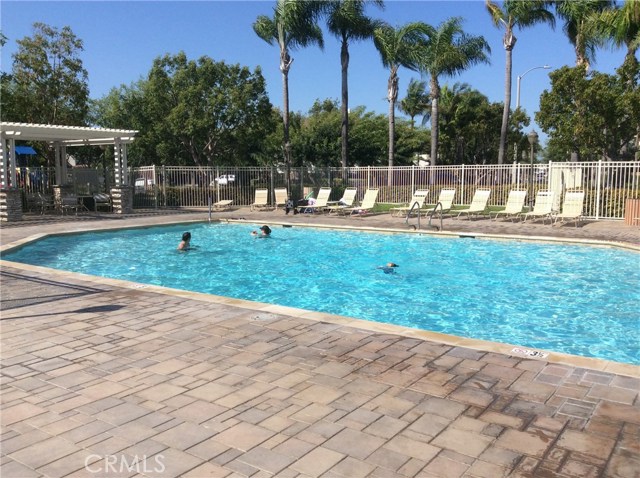 Detail Gallery Image 13 of 14 For 5176 Acorn Dr, Huntington Beach,  CA 92649 - 4 Beds | 2/1 Baths