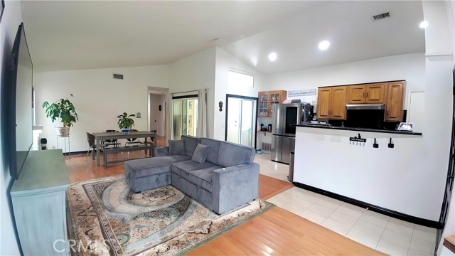 11622 Remington Street, Sylmar CA: https://media.crmls.org/medias/3f930065-b53b-41f4-90b5-080a2ed5d6ea.jpg