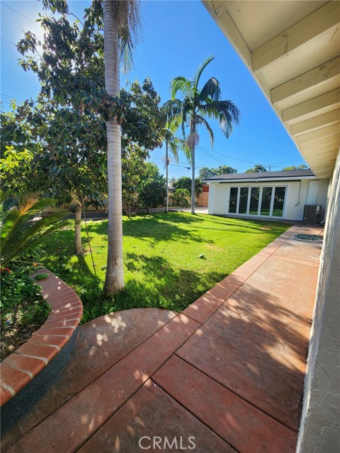 Detail Gallery Image 2 of 4 For 1626 E 15th St, Santa Ana,  CA 92701 - 4 Beds | 2 Baths