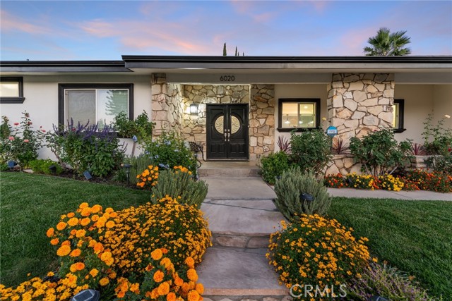 Detail Gallery Image 2 of 45 For 6020 Neddy Ave, Woodland Hills,  CA 91367 - 5 Beds | 3 Baths