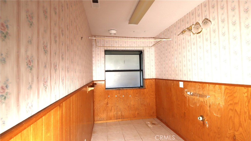 https://media.crmls.org/medias/3f9470f3-fd8e-4436-ae9d-443492133803.jpg?preset=X-Large