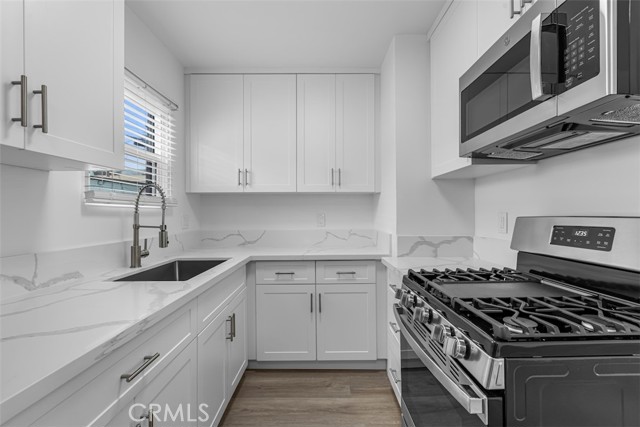 908 Manhattan Avenue, Hermosa Beach CA: https://media.crmls.org/medias/3f948e35-76a2-40b4-8c9f-c08ce348379d.jpg