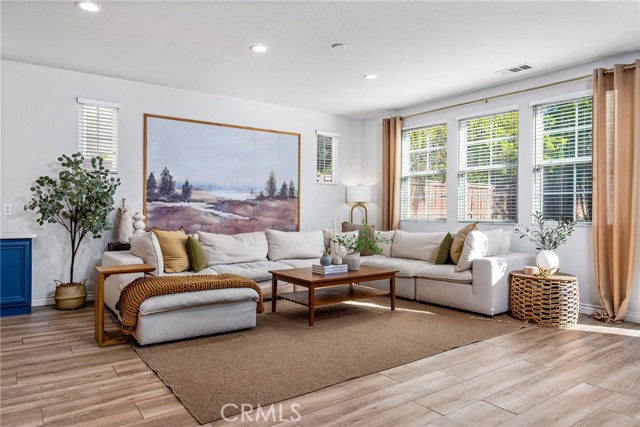 Detail Gallery Image 7 of 14 For 30193 Trois Valley St, Murrieta,  CA 92563 - 4 Beds | 3/1 Baths