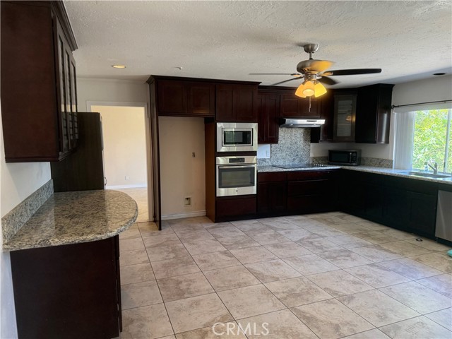 Detail Gallery Image 9 of 26 For 25352 Hillary Ln, Laguna Hills,  CA 92653 - 5 Beds | 3 Baths