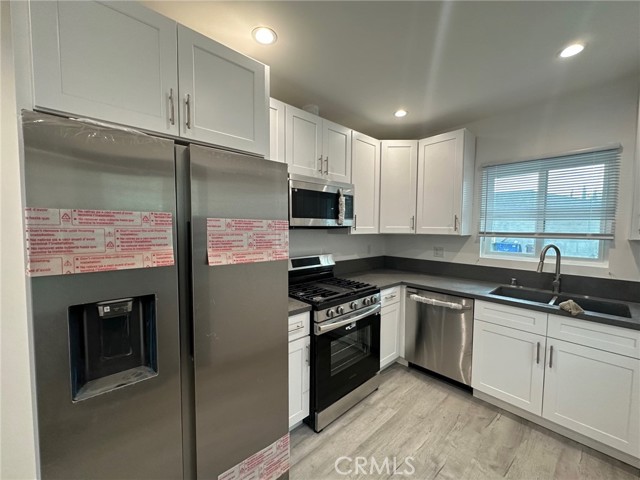 Detail Gallery Image 2 of 13 For 7016 Bertrand Ave, Reseda,  CA 91335 - 1 Beds | 1 Baths
