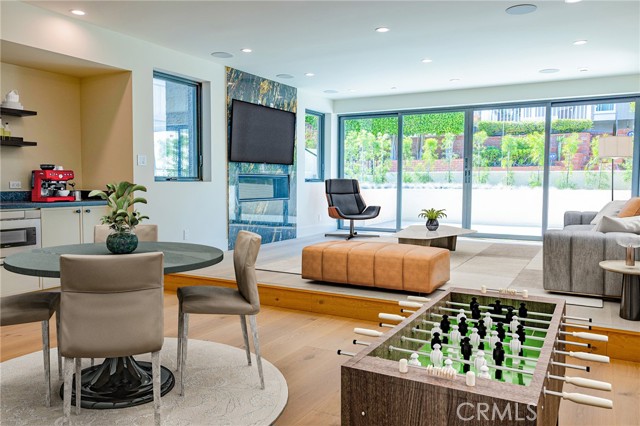 Detail Gallery Image 4 of 56 For 404 16th St, Manhattan Beach,  CA 90266 - 5 Beds | 5/2 Baths