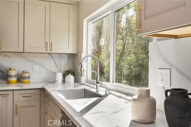 23652 Algiers Street, Mission Viejo CA: https://media.crmls.org/medias/3f9699d8-1d5f-4e23-a92e-8c9e03c9c30d.jpg
