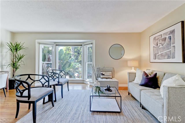 Detail Gallery Image 2 of 34 For 102 Lime Ave #8,  Long Beach,  CA 90802 - 1 Beds | 1 Baths