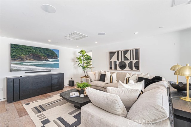 1034 W Balboa Boulevard, Newport Beach CA: https://media.crmls.org/medias/3f99d414-460a-489b-b75d-5cbd696c84b1.jpg