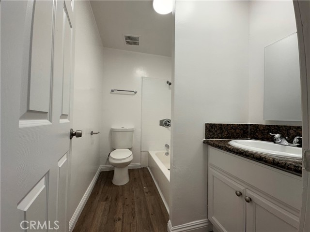 Detail Gallery Image 5 of 17 For 6461 Foster Bridge Bld, Bell Gardens,  CA 90201 - 4 Beds | 2 Baths