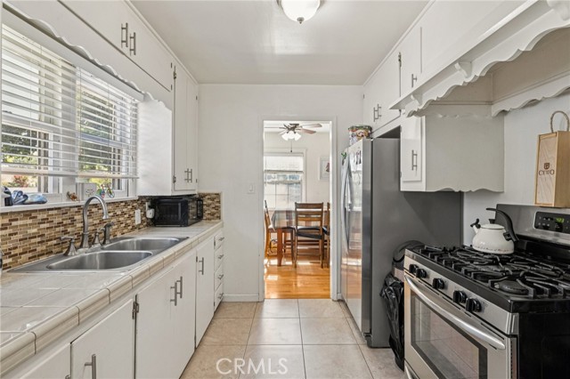 7528 Amigo Avenue, Reseda CA: https://media.crmls.org/medias/3f9c4c1f-4287-4576-b35e-979a7eff2ad3.jpg
