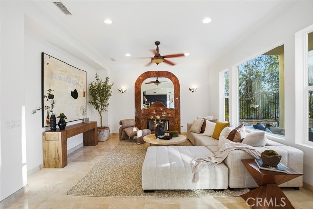 Image 13 of 63 For 907 Deerhill Road