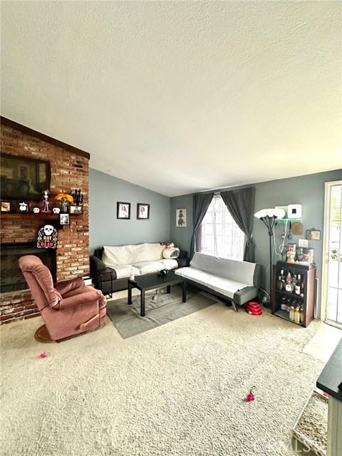 Detail Gallery Image 6 of 17 For 27220 Marchland, Canyon Country,  CA 91351 - 3 Beds | 1/1 Baths