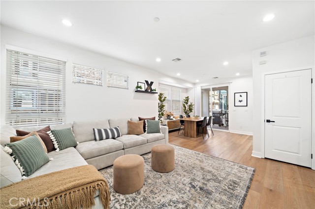 Detail Gallery Image 6 of 30 For 1974 Meyer Pl #D,  Costa Mesa,  CA 92627 - 2 Beds | 2/1 Baths