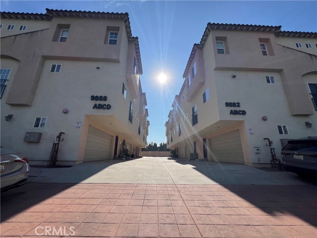 Detail Gallery Image 1 of 21 For 9888 Broadway #C,  Anaheim,  CA 92804 - 3 Beds | 3 Baths