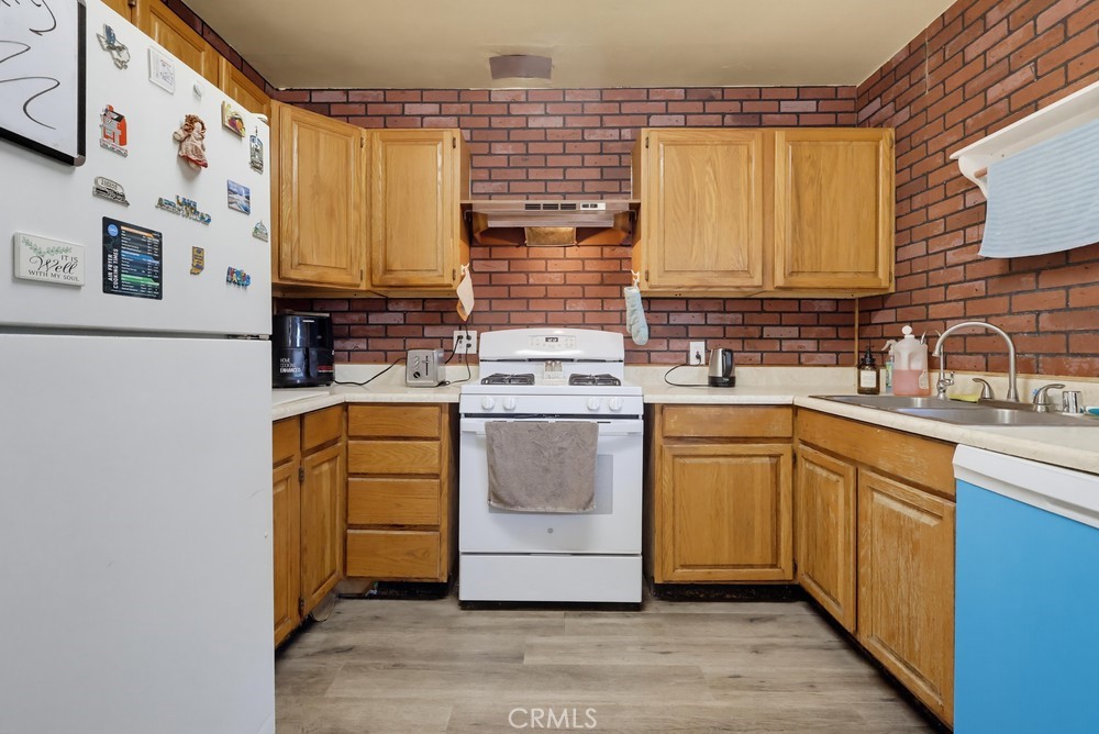 https://media.crmls.org/medias/3f9fd460-5bef-45d7-bbdb-7500772e7120.jpg?preset=X-Large