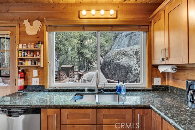 Detail Gallery Image 28 of 60 For 24560 Bluff Rd, Idyllwild,  CA 92549 - 2 Beds | 2 Baths