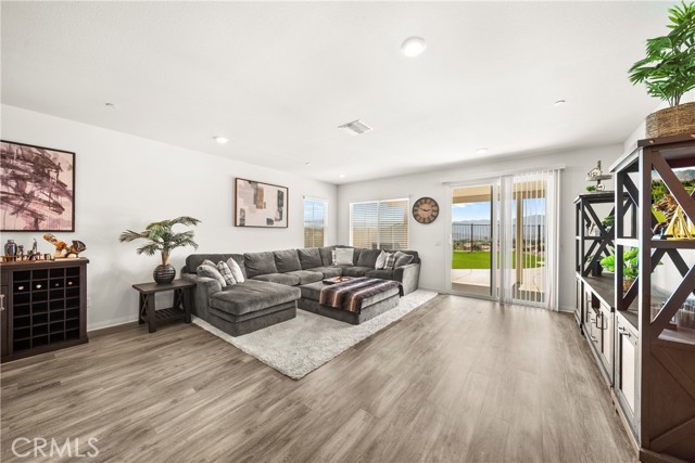 Detail Gallery Image 15 of 52 For 45105 Quicksilver, Lake Elsinore,  CA 92532 - 4 Beds | 2 Baths