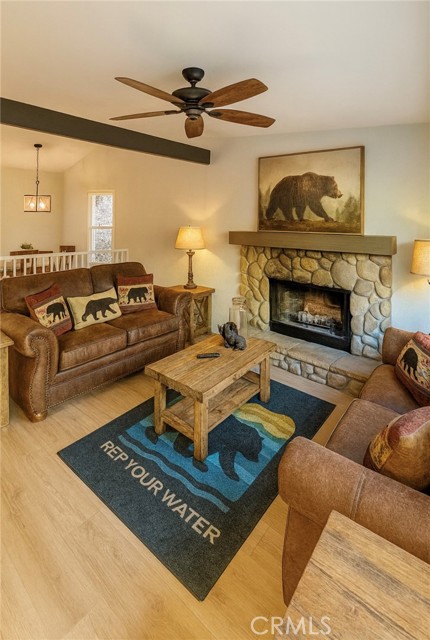 Detail Gallery Image 4 of 6 For 313 Canyon Crest, Lake Arrowhead,  CA 92352 - 3 Beds | 2 Baths