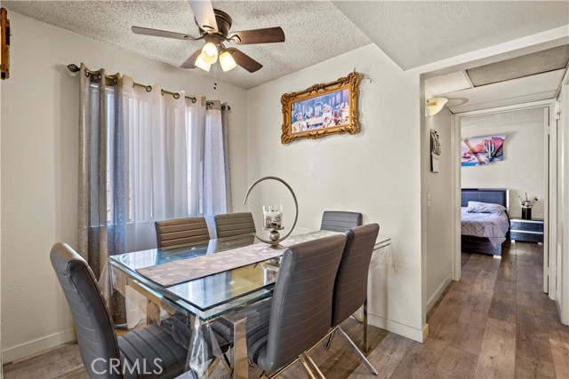 10129 Commerce Avenue, Tujunga CA: https://media.crmls.org/medias/3fa160b6-dd42-4dde-b92a-6f1b2b2a3c57.jpg