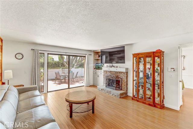 Detail Gallery Image 3 of 45 For 904 Lombard Ct, Costa Mesa,  CA 92626 - 3 Beds | 2/1 Baths