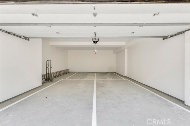848 N. Hayworth, West Hollywood CA: https://media.crmls.org/medias/3fa29e98-1194-40c2-8fa5-bd14ee7bb1b1.jpg