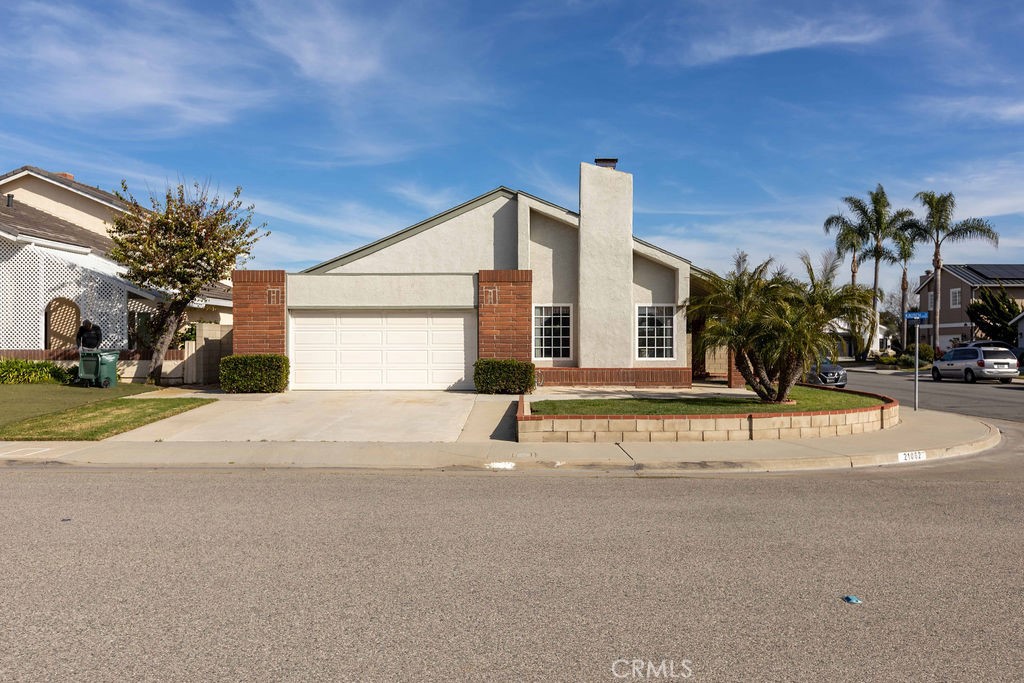 21062 Kausch Circle, Huntington Beach, CA 92646