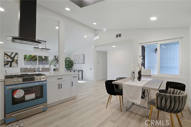 Detail Gallery Image 7 of 13 For 405 S Clara, Santa Ana,  CA 92703 - 4 Beds | 2 Baths