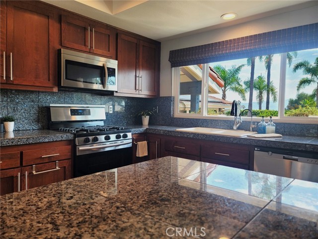 Detail Gallery Image 13 of 60 For 120 via Zapata, San Clemente,  CA 92672 - 4 Beds | 3/1 Baths