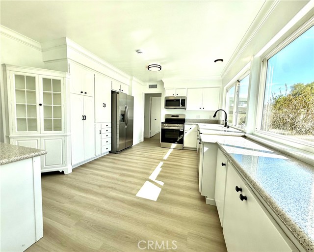 Detail Gallery Image 11 of 44 For 17172 Apel, Huntington Beach,  CA 92649 - 4 Beds | 3 Baths